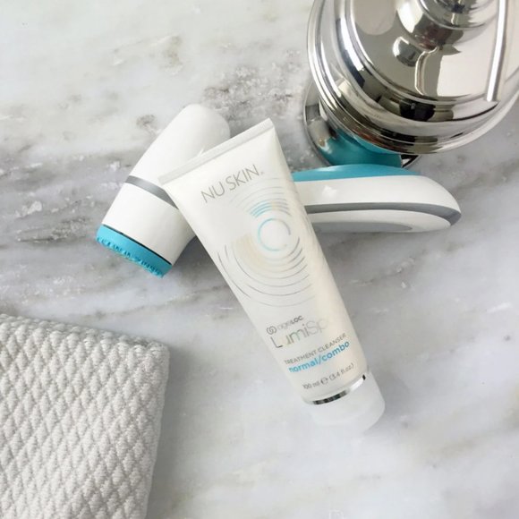NuSkin ageLOC® LumiSpa® + Normal/Combo/Sensitive/Dry Cleanser (LMK which one) - Picture 6 of 9